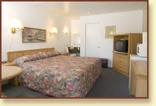 Single King motel room in Rio Dell